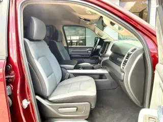 Ram 1500 2019 4x4 Big Horn Crew Cab de 4 puertas y batea de 5.6 pies