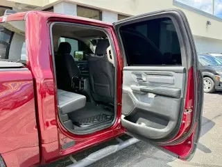 Ram 1500 2019 4x4 Big Horn Crew Cab de 4 puertas y batea de 5.6 pies