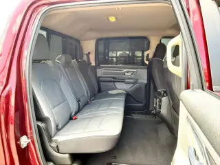 Ram 1500 2019 4x4 Big Horn Crew Cab de 4 puertas y batea de 5.6 pies