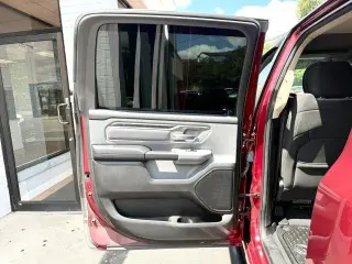 Ram 1500 2019 4x4 Big Horn Crew Cab de 4 puertas y batea de 5.6 pies