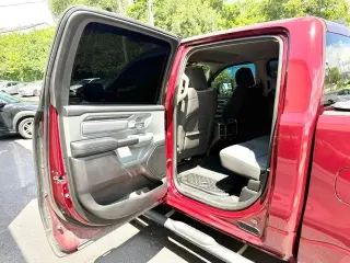 Ram 1500 2019 4x4 Big Horn Crew Cab de 4 puertas y batea de 5.6 pies