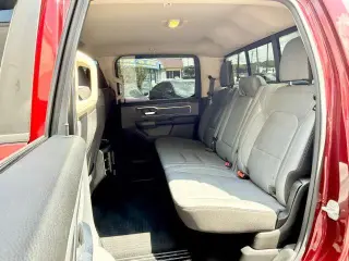 Ram 1500 2019 4x4 Big Horn Crew Cab de 4 puertas y batea de 5.6 pies