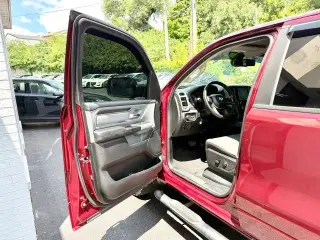 Ram 1500 2019 4x4 Big Horn Crew Cab de 4 puertas y batea de 5.6 pies