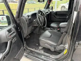 Jeep Wrangler Unlimited 2017 4x4 Sahara 4dr SUV