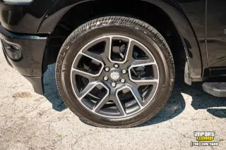 Ram 1500 2019 4x4 Laramie Crew Cab de 4 puertas y caja corta de 5.6 pies