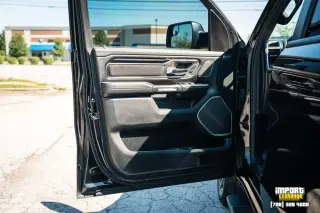 Ram 1500 2019 4x4 Laramie Crew Cab de 4 puertas y caja corta de 5.6 pies