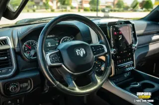 Ram 1500 2019 4x4 Laramie Crew Cab de 4 puertas y caja corta de 5.6 pies