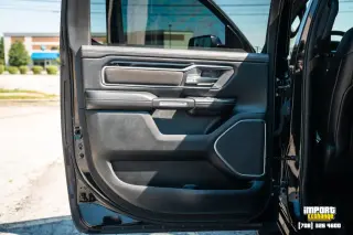 Ram 1500 2019 4x4 Laramie Crew Cab de 4 puertas y caja corta de 5.6 pies