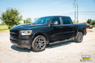Ram 1500 2019 4x4 Laramie Crew Cab de 4 puertas y caja corta de 5.6 pies