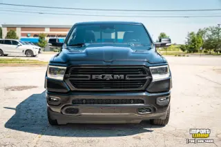 Ram 1500 2019 4x4 Laramie Crew Cab de 4 puertas y caja corta de 5.6 pies