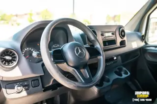 Furgoneta de carga con techo alto Mercedes-Benz Sprinter 2019 4x2 3500XD 3 puertas 170 pulgadas de distancia entre ejes