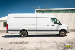 Furgoneta de carga con techo alto Mercedes-Benz Sprinter 2019 4x2 3500XD 3 puertas 170 pulgadas de distancia entre ejes