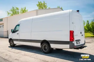 Furgoneta de carga con techo alto Mercedes-Benz Sprinter 2019 4x2 3500XD 3 puertas 170 pulgadas de distancia entre ejes