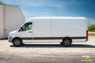Furgoneta de carga con techo alto Mercedes-Benz Sprinter 2019 4x2 3500XD 3 puertas 170 pulgadas de distancia entre ejes
