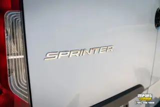 Furgoneta de carga con techo alto Mercedes-Benz Sprinter 2019 4x2 3500XD 3 puertas 170 pulgadas de distancia entre ejes