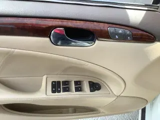 Buick Lucerne 2011 CXL 4dr Sedan