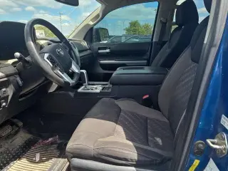 Toyota Tundra 2018 4x4 SR5 4dr CrewMax Cab Pickup SB (5.7L V8 FFV)