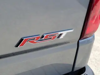Chevrolet Silverado 1500 2023 4x4 RST Cabina Doble 4 pnas. Cama Corta de 5.8 pies