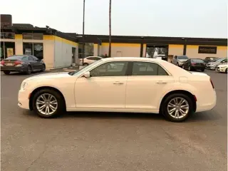 2019 Chrysler 300 300 Touring