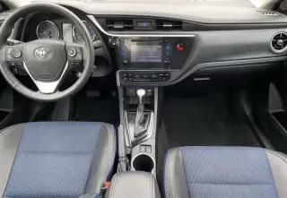 2018 Toyota Corolla SE Sedan 4