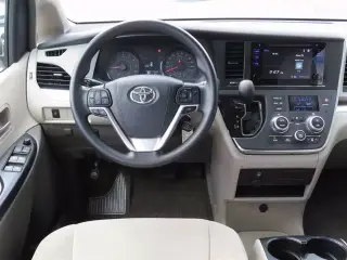 2017 Toyota Sienna LE Minivan