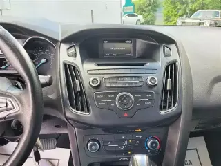 2016 Ford Focus SE Sedan 4D
