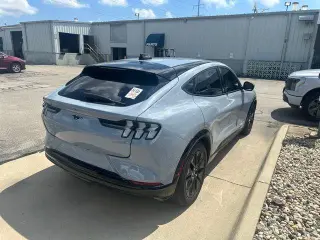 Ford Mustang Mach-E 2025 Premium SUV de 4 puertas