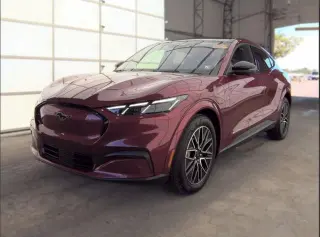SUV de 4 puertas Ford Mustang Mach-E 2025 AWD Premium