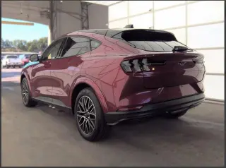 SUV de 4 puertas Ford Mustang Mach-E 2025 AWD Premium