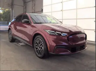 SUV de 4 puertas Ford Mustang Mach-E 2025 AWD Premium