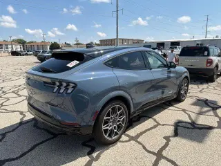 Ford Mustang Mach-E 2024 AWD GT SUV de 4 puertas