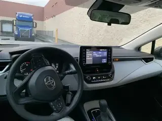 2020 Toyota Corolla LE Sedan