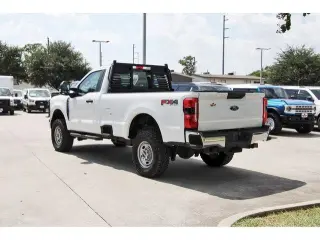 Ford F-250 Super Duty 2023 4x4 XL 2 puertas Cabina Regular Caja de 8 pies
