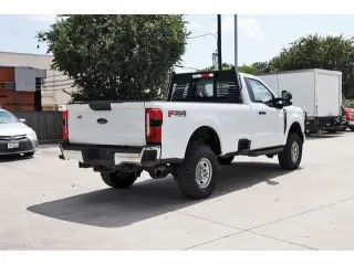 Ford F-250 Super Duty 2023 4x4 XL 2 puertas Cabina Regular Caja de 8 pies