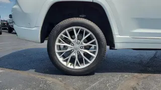 Jeep Grand Cherokee 2023 4x4 Summit SUV de 4 puertas