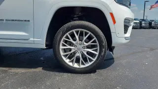 Jeep Grand Cherokee 2023 4x4 Summit SUV de 4 puertas
