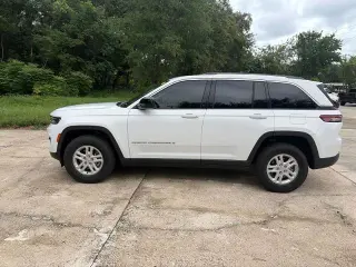 Jeep Grand Cherokee 2023 4x2 Laredo 4 puertas SUV