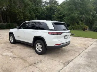 Jeep Grand Cherokee 2023 4x2 Laredo 4 puertas SUV