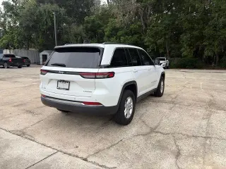Jeep Grand Cherokee 2023 4x2 Laredo 4 puertas SUV