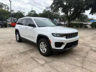 Jeep Grand Cherokee 2023 4x2 Laredo 4 puertas SUV