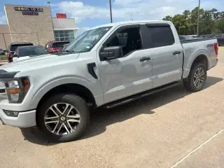 Ford F-150 2023 4x4 XL 4dr SuperCrew 5.5 ft. SB
