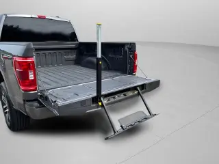Ford F-150 2023 4x4 XL SuperCrew 4 puestas caja corta de 5.5 pies