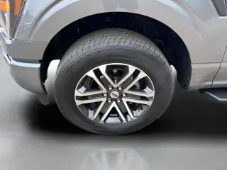 Ford F-150 2023 4x4 XL SuperCrew 4 puestas caja corta de 5.5 pies