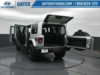 Jeep Wrangler Unlimited 2022 4x4 Sahara 4dr SUV