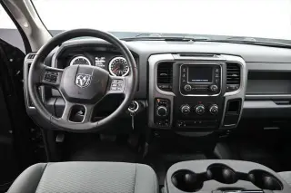 Ram 1500 2016 4x4 Tradesman de 4 puertas, cabina tripulación, caja corta de 5.5 pies