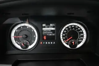 Ram 1500 2016 4x4 Tradesman de 4 puertas, cabina tripulación, caja corta de 5.5 pies