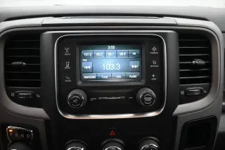 Ram 1500 2016 4x4 Tradesman de 4 puertas, cabina tripulación, caja corta de 5.5 pies