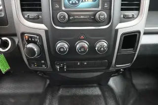Ram 1500 2016 4x4 Tradesman de 4 puertas, cabina tripulación, caja corta de 5.5 pies
