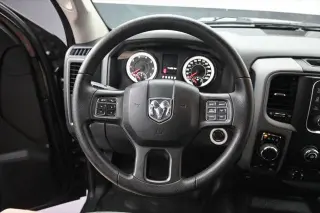 Ram 1500 2016 4x4 Tradesman de 4 puertas, cabina tripulación, caja corta de 5.5 pies