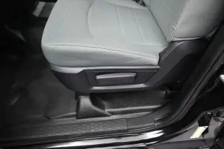 Ram 1500 2016 4x4 Tradesman de 4 puertas, cabina tripulación, caja corta de 5.5 pies